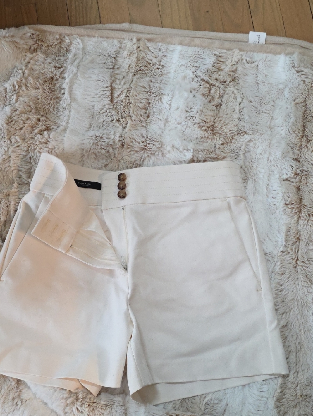 LOFT Cream High-Waist Tailored Shorts. NWOT. SIZE 2.